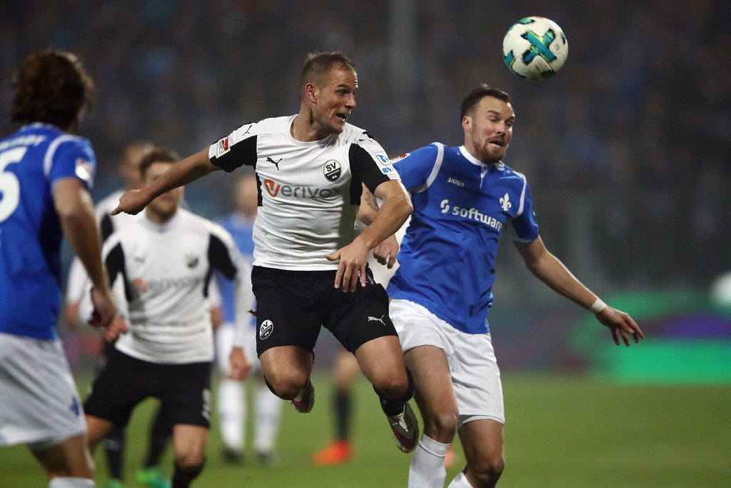 Sandhausen là đối thủ rất khó chịu với Darmstadt